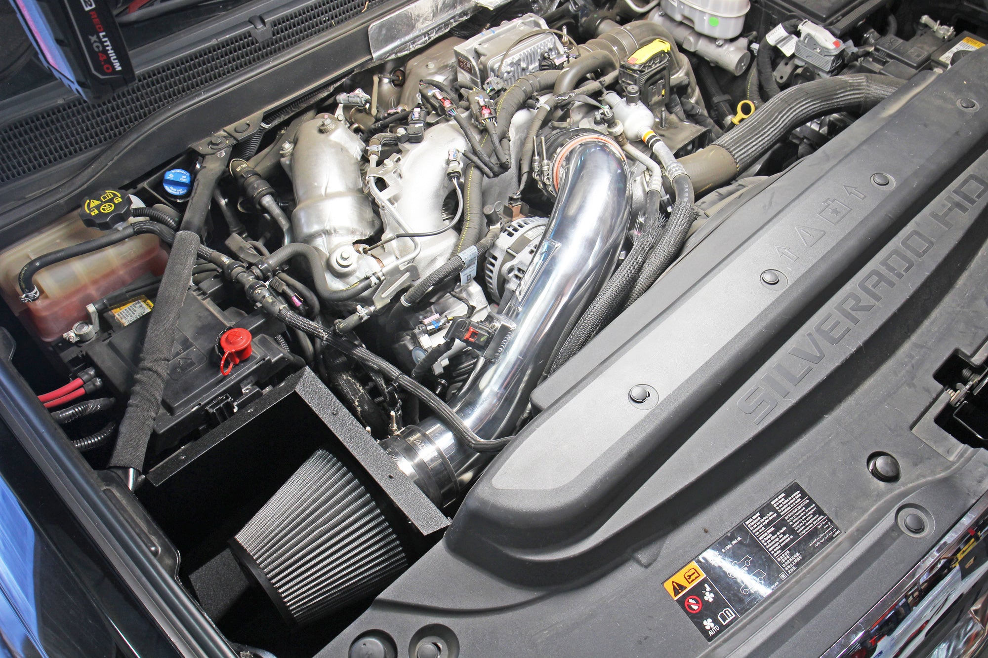 HPS Cold Air Intake Kit Installed 2017-2019 GMC sierra 3500HD 6.6L V8 Duramax Diesel Turbo L5P 827-674